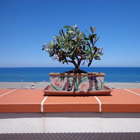 Vacanze Al Mare Patrizia'S Sweet Home Terme Vigliatore Eksteriør billede